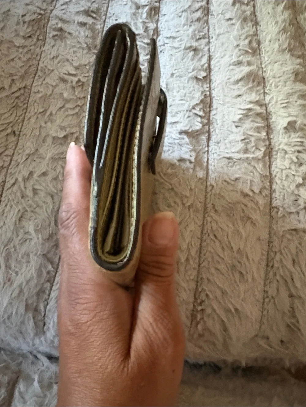 Gucci Gold Embossed GG Patent Leather Wallet with Bow Accent - Picture 4 of 9